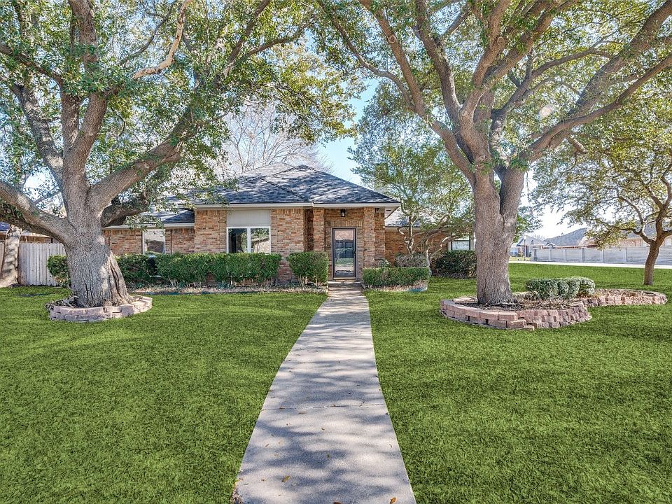 1st image of 4002 Karen Cir