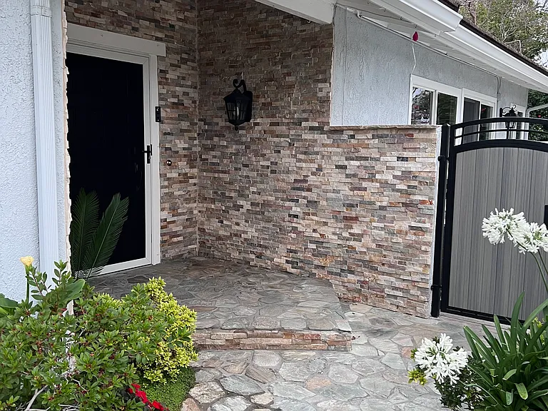 18 Eastlake — Photo 2