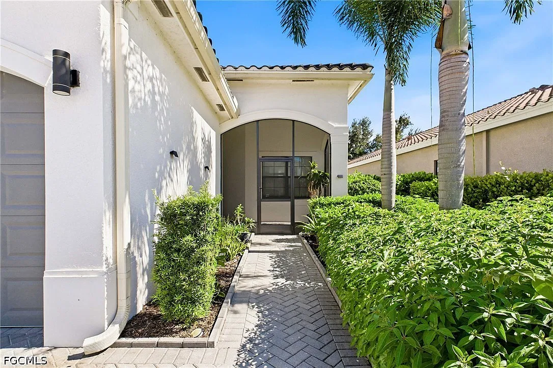 3 bed, 3.0 bath, 2147 sqft, $3,500 — Photo 2