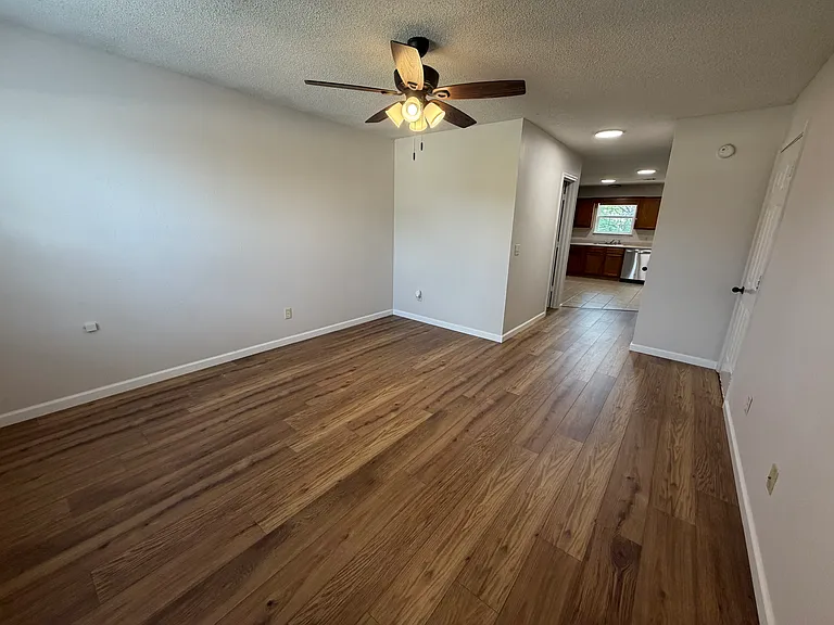 3405 SW Victoria Pl #1 — Photo 3
