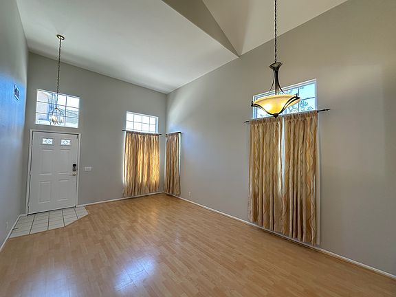 5th image of 237 Spurwood Ln
