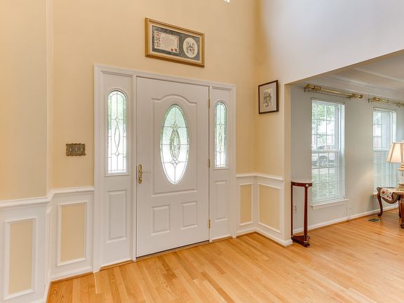 5th image of 412 Tudor Ct NE