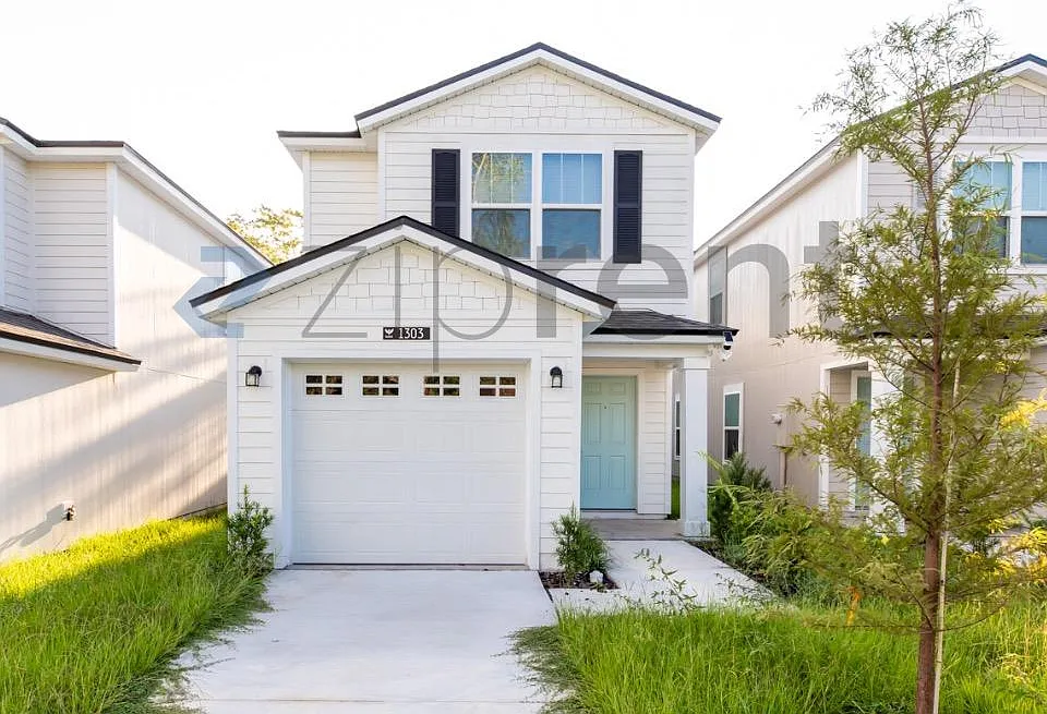 1303 Pangola Dr