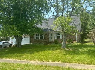 1619 W Crocus Dr, Radcliff, KY 40160