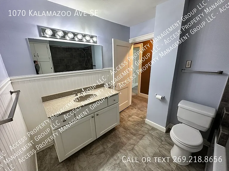 1070 Kalamazoo Ave SE — Photo 28