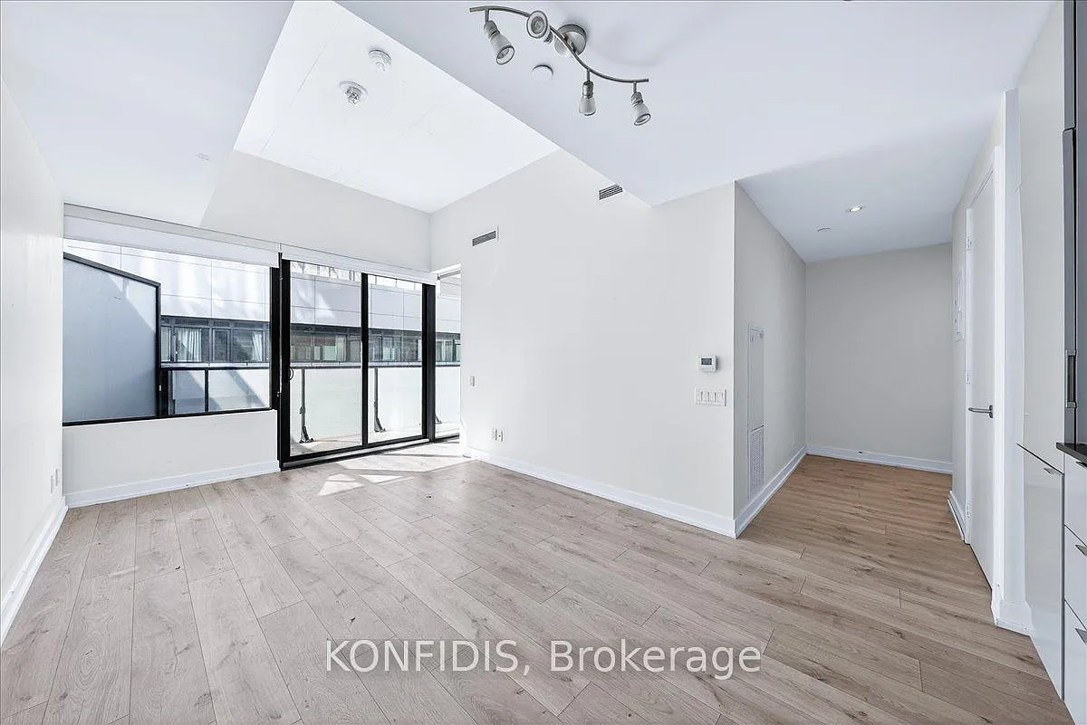 Building Photo - 161 Roehampton Ave #732