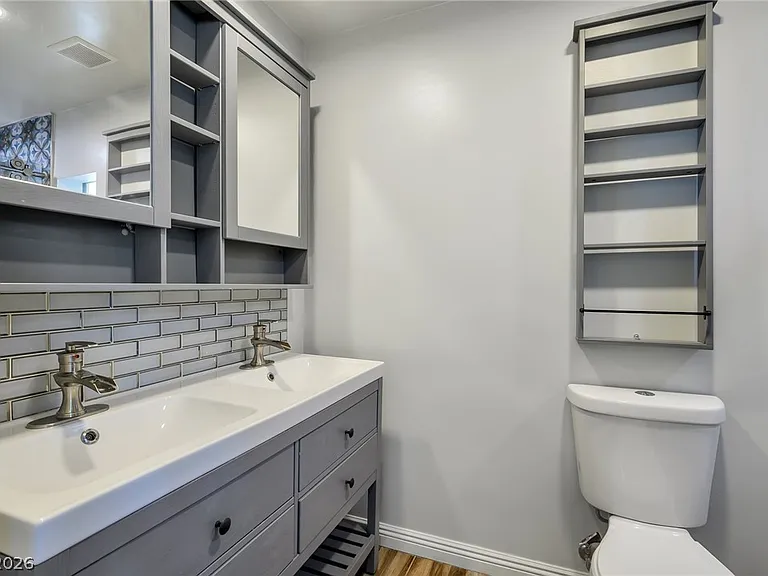 2324 Laurie Dr — Photo 11