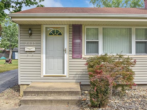 3rd image of 2435 Stewart Dr NW