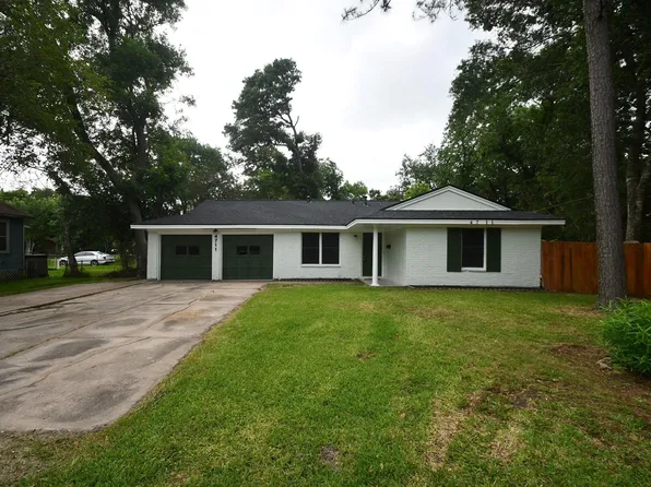 4711 Illinois St, Dickinson, TX 77539