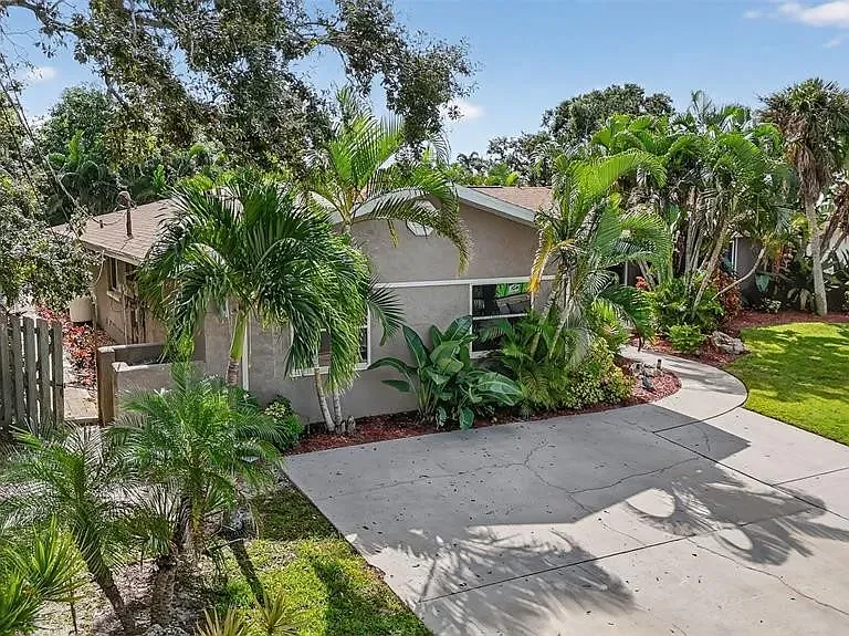 1886 Southpointe Dr — Photo 17