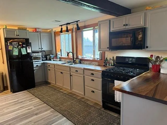 426 Landgrove Rd — Photo 2