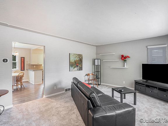 3rd image of 4060 Lila Ave SW