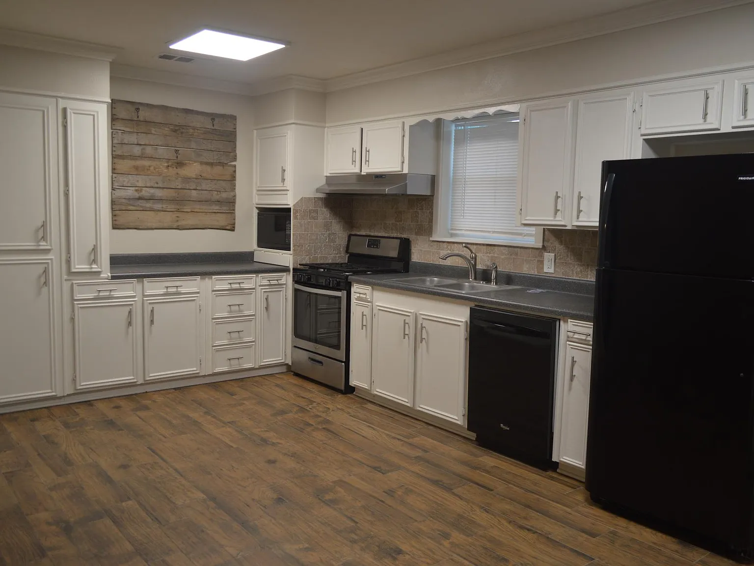 3 bed, 1139 sqft, $1,450 — Photo 2