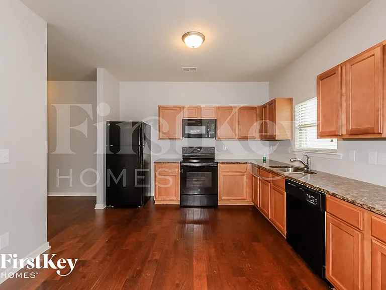 349 Rankin Cir — Photo 9