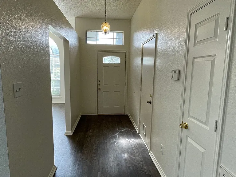 202 Chamblin Dr — Photo 5