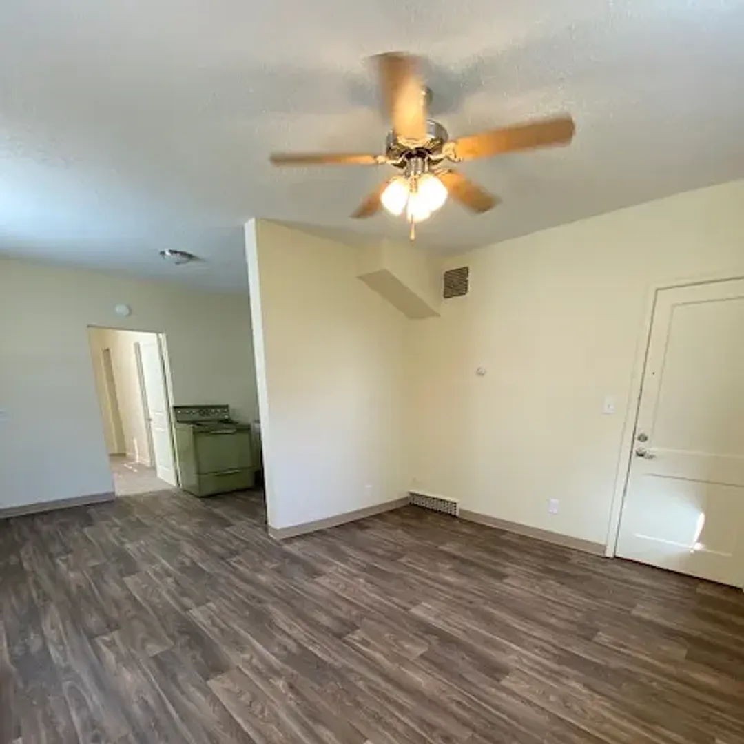 Elaine Apartments — Photo 3