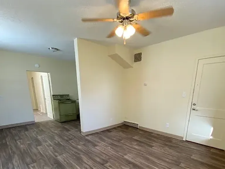 Elaine Apartments — Photo 3