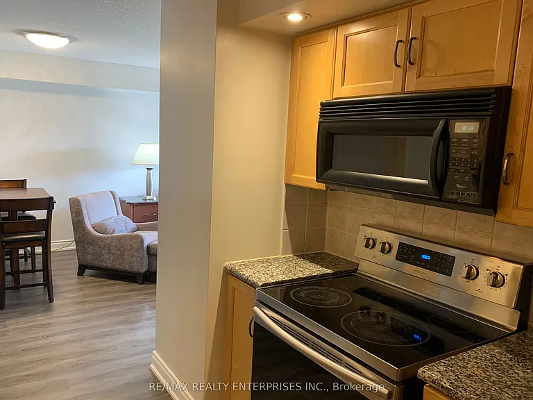 250 Wellington St W #1435 — Photo 18