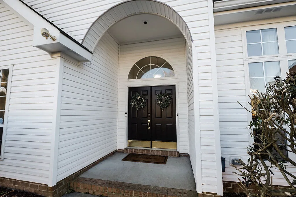 4 bed, 2277 sqft, $3,395 — Photo 3