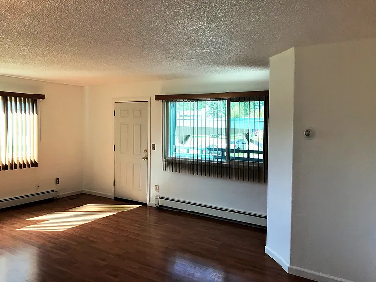 1531 Northview Dr — Photo 2