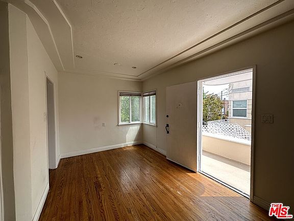 4th image of 2604 Santa Monica Blvd