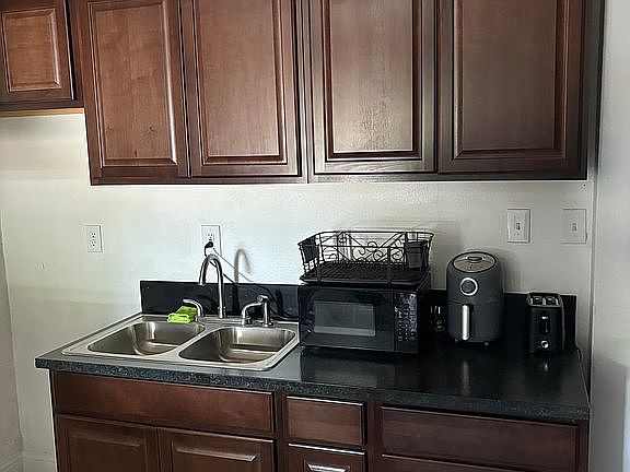 4th image of 107 E Buckingham Way