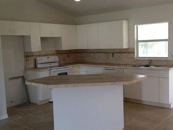 3rd image of 738 Fargo Dr
