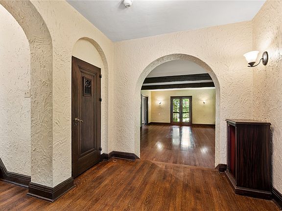 3rd image of 5454 Darlington Rd