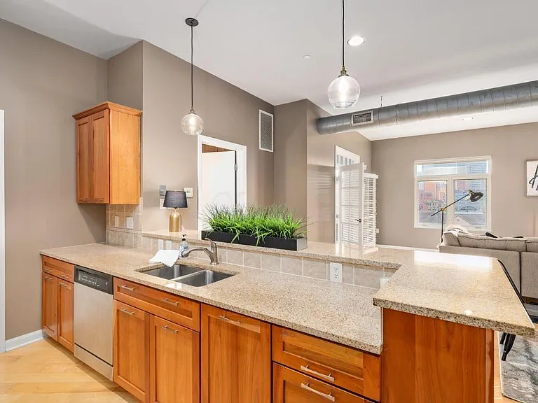 34 W Poplar Ave #402 — Photo 18