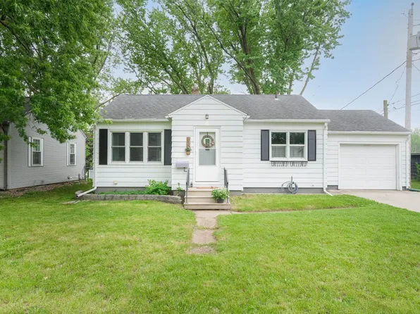 830 Easton Ave, Waterloo, IA 50702