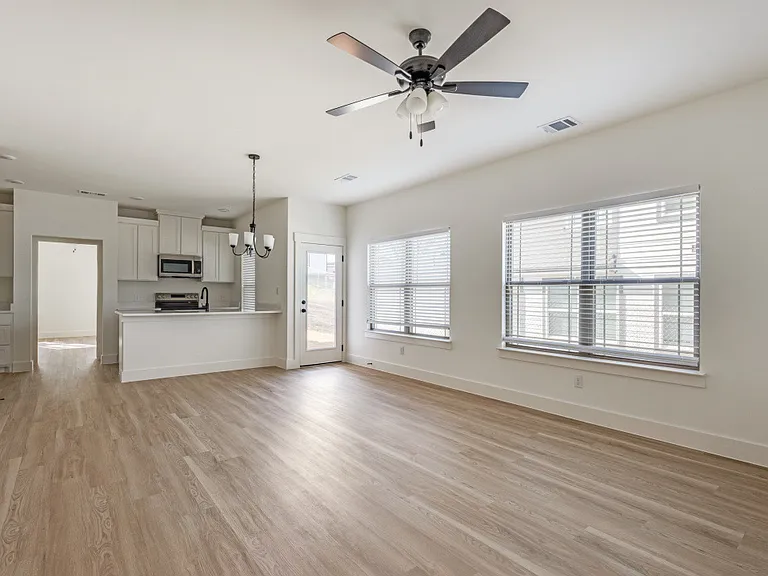 1224 Elva Warren St — Photo 3