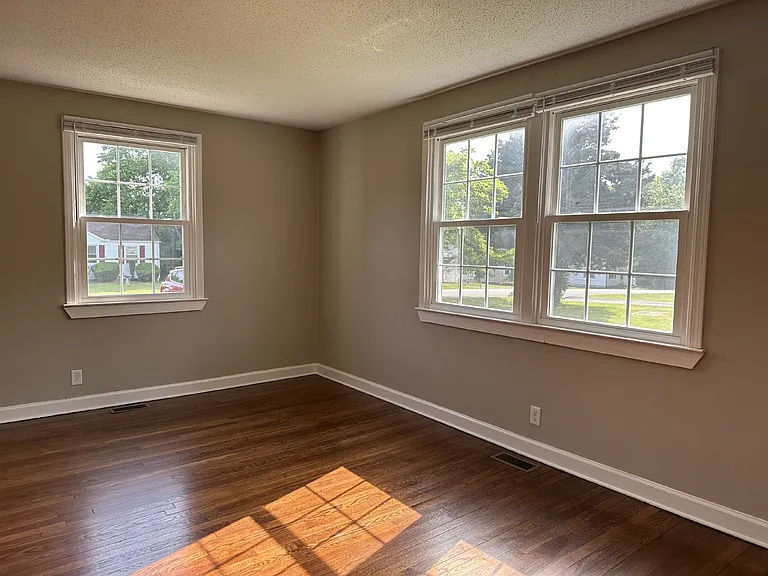 50 Maple St — Photo 5