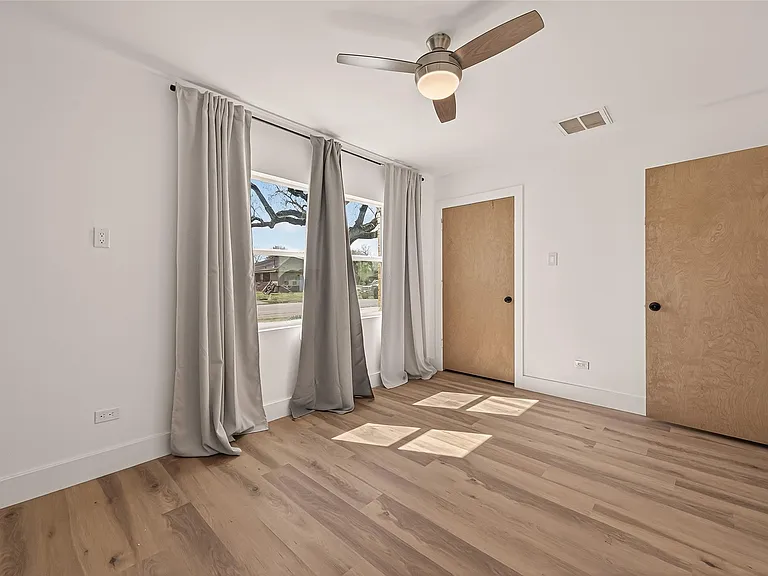 339 E Delz Dr — Photo 8