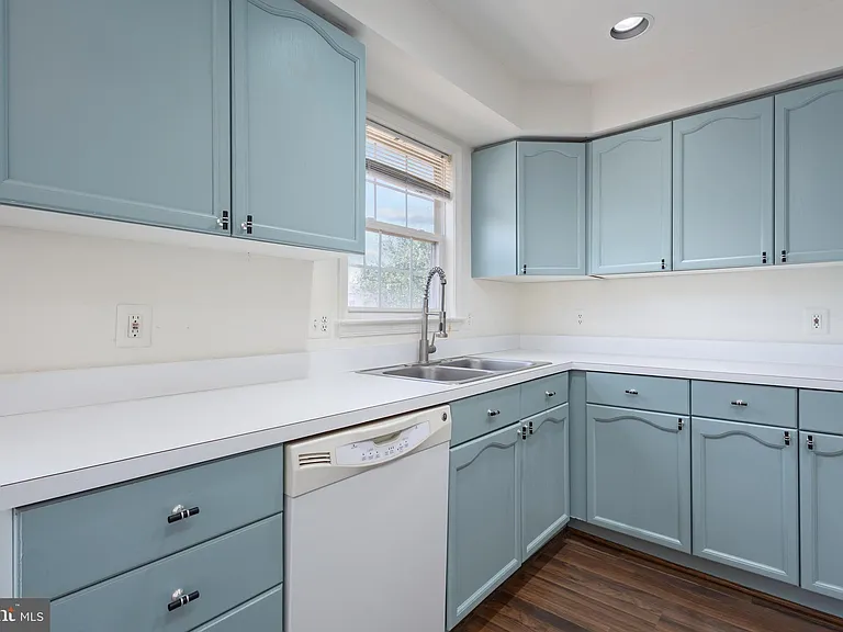 18506 Carriage Walk Cir — Photo 14