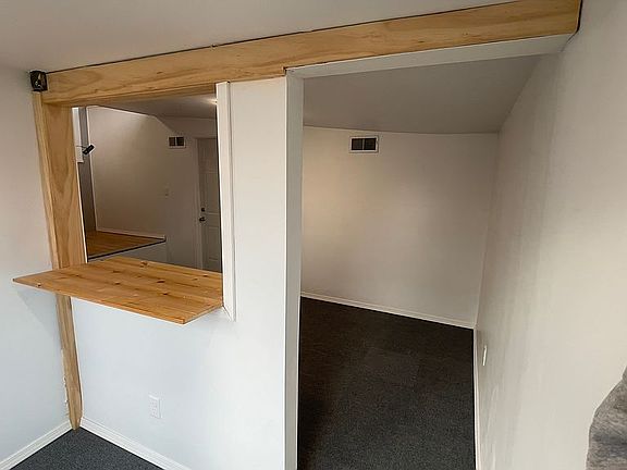 Bonus room off garage & kitc