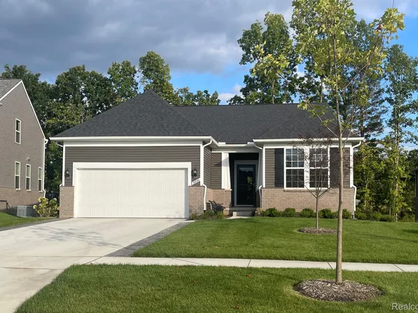 30082 Turtle Creek Cir, New Hudson, MI 48165