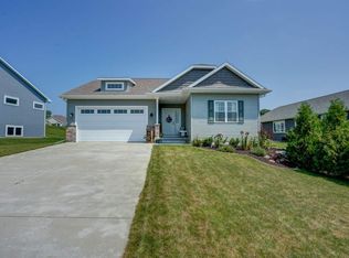 2330 Autumn Crst, Stoughton, WI 53589