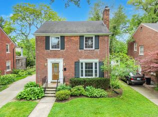 421 Maison Rd, Grosse Pointe Farms, MI 48236
