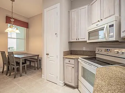 1875 Bridgepointe Cir #33 — Photo 8