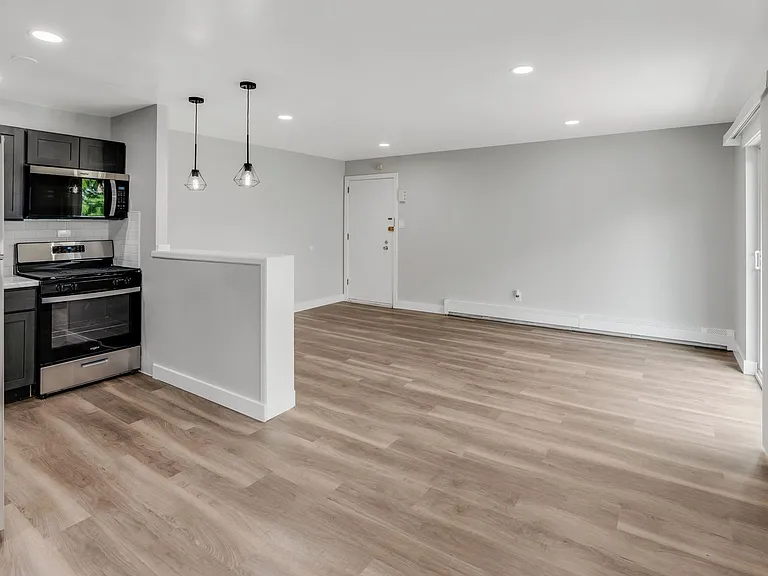 Primavera Square Apartments — Photo 5