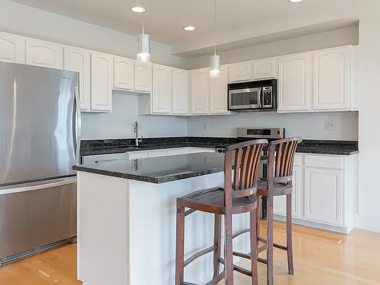 1306 Columbia Rd #5A — Photo 4