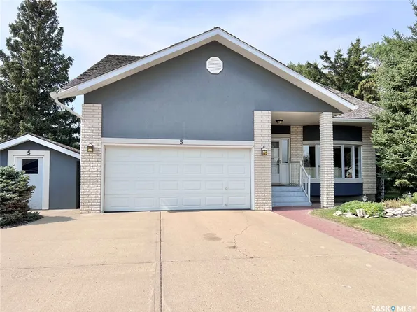 5 Poplar Place, Outlook, SK S0L 2N0