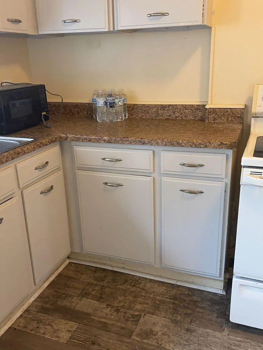 1 bed, 1.0 bath, 1968 sqft, $1,350 — Photo 2