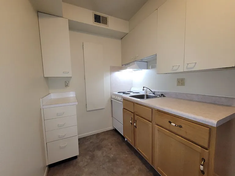 4509 Rushmore Dr NE — Photo 4