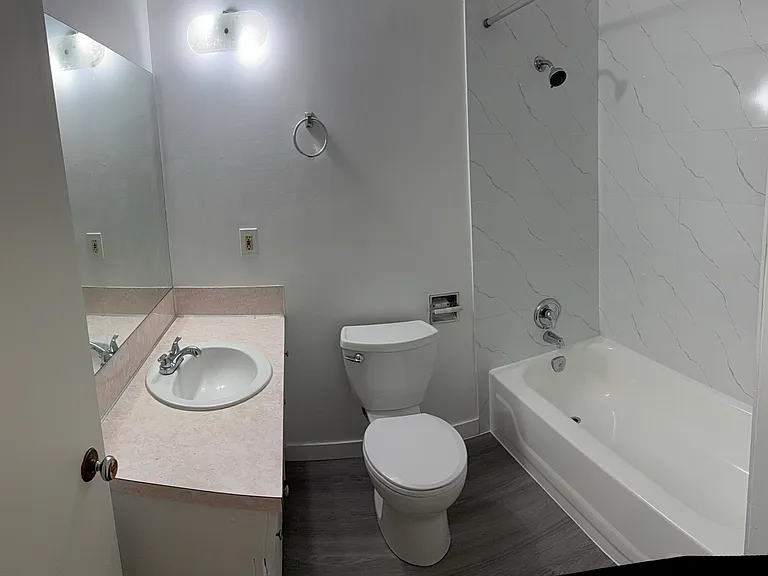 1046 W 13th Ave #105 — Photo 11