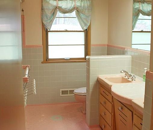 3rd image of 6 Parkwood Dr