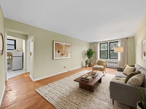 5021 39th Pl APT 3B, Long Island City, NY 11104