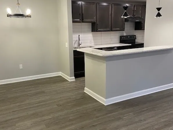 Country Club Apartments