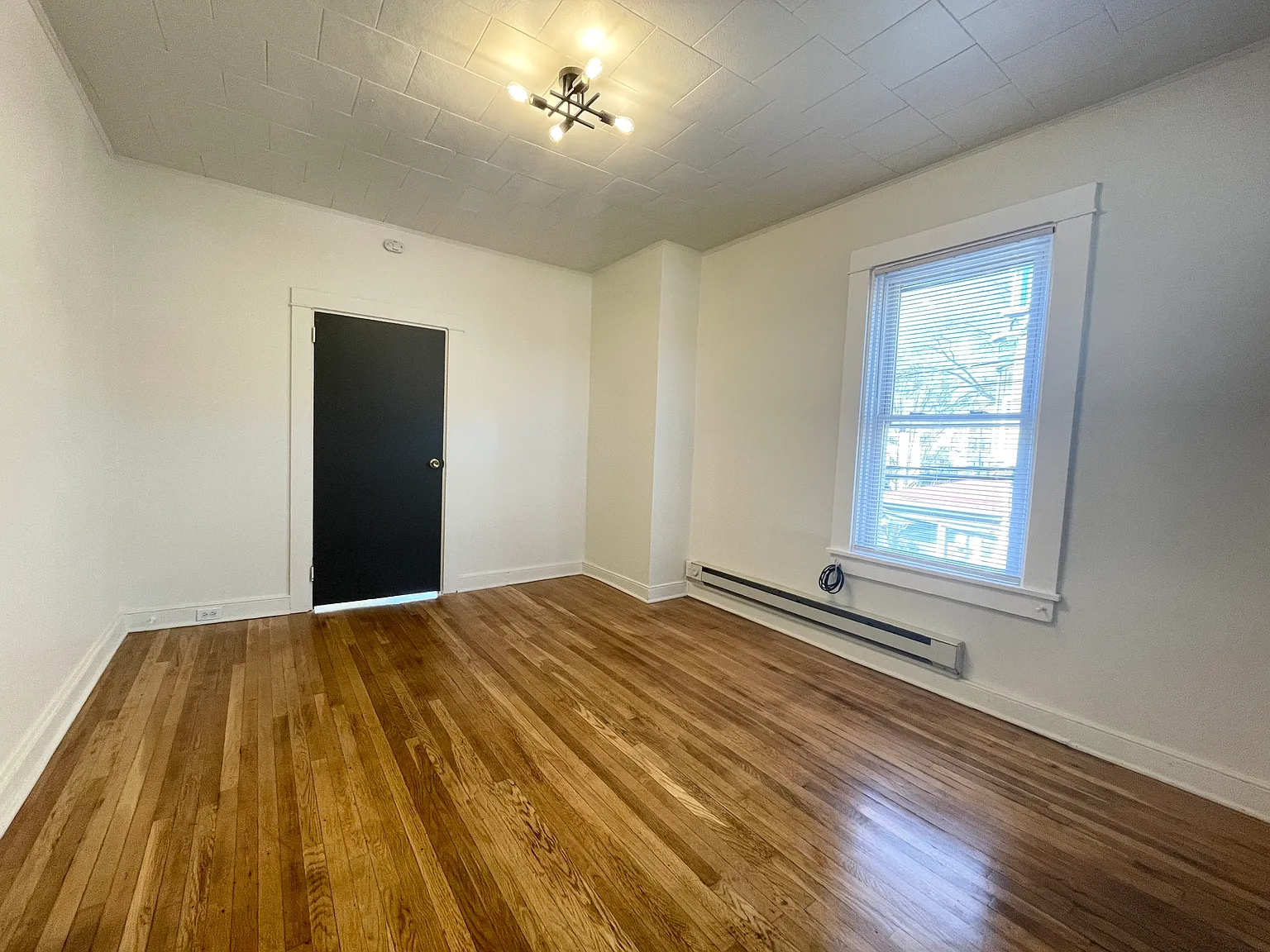 27 W James St — Photo 4