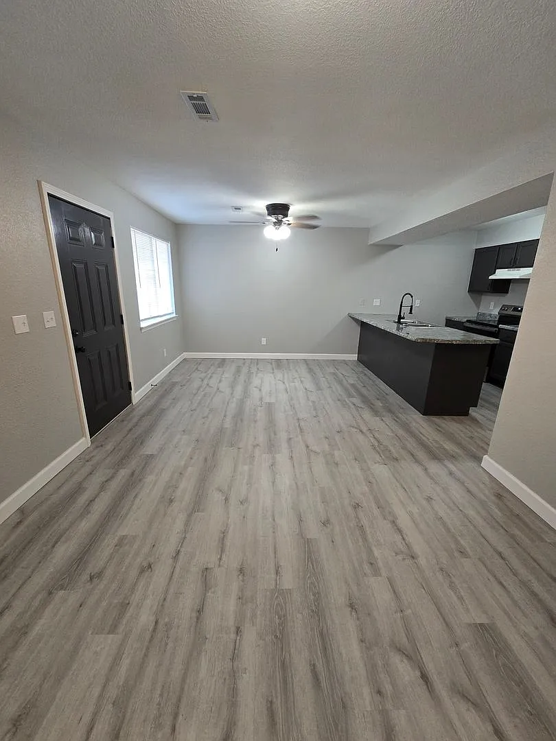 2 Bedroom , 1 Bathroom Apartment! — Photo 4